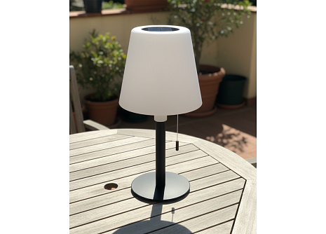 TG-011 Solarna lampa stołowa z USB, 5W, IP54 TG-011 Solarna lampa stołowa z USB, 5W, IP54